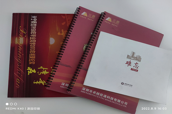 那么在平日定制畫(huà)冊(cè)印刷時(shí)我們應(yīng)該注意些什么呢？